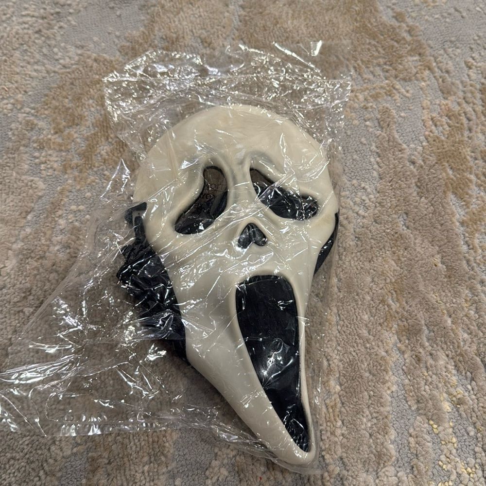 VTG fun world Easter unlimited scream mask new in sealed bag